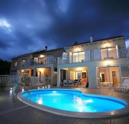 Apartament Luxury Mirula *