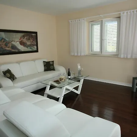Apartament Luxury Mirula *